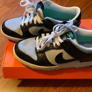 Women’s Nike dunk low shoes.